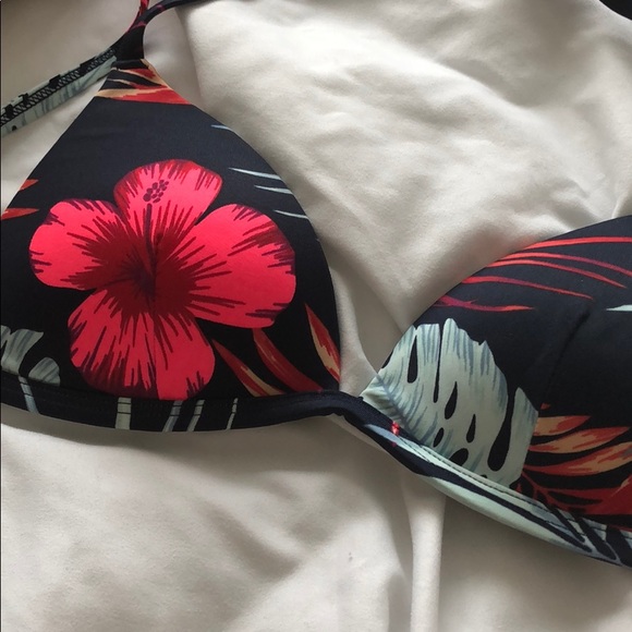 Floral Bikini top - Picture 2 of 6